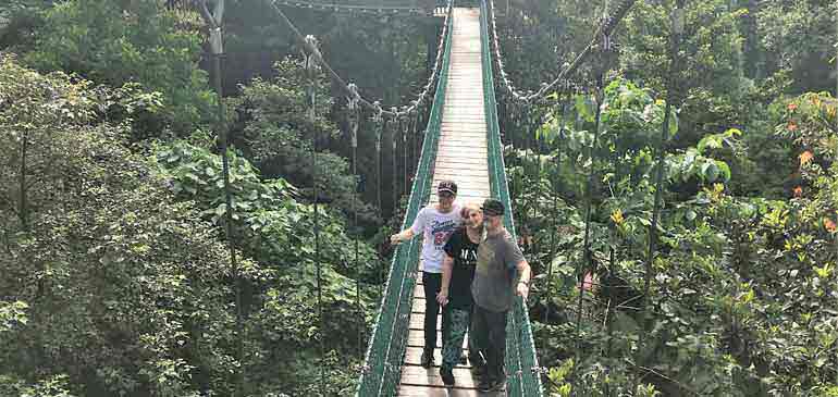 avi international accompagne le projet famille nomade digitale à travers le monde 