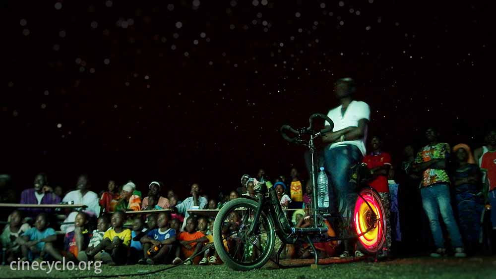 senegal cinecyclotour vincent hanrion pour avi assurances tour du monde