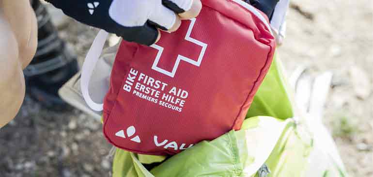 trousse de secours assistance voyage AVI International