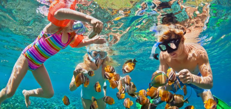 Assurance voyage tour du monde famille, sport & découverte 