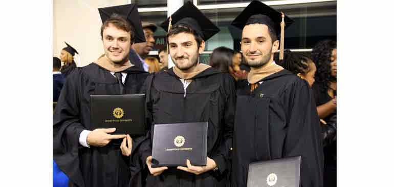 Programme d'études aux USA Calvin Thomas assurance étudiants AVI